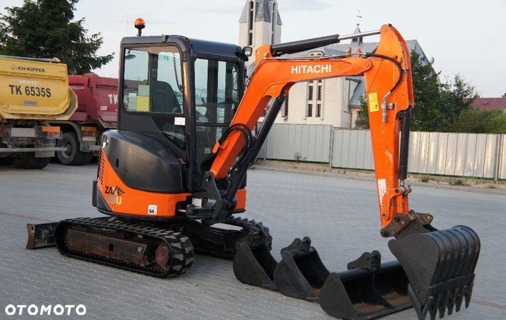 Hitachi Hitachi ZX29U-3  z lyzkami, Minikoparka , ROKU 2013 - 10