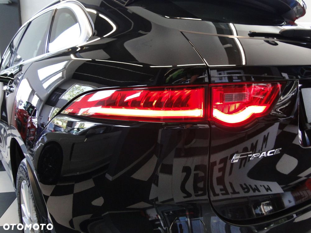 Jaguar F-Pace - 8