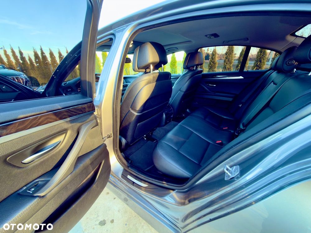 BMW Seria 5 528i xDrive Sport-Aut Luxury Line - 11