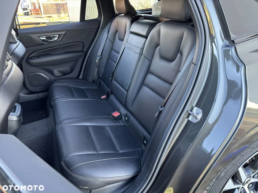 Volvo V60 B4 D R-Design - 27