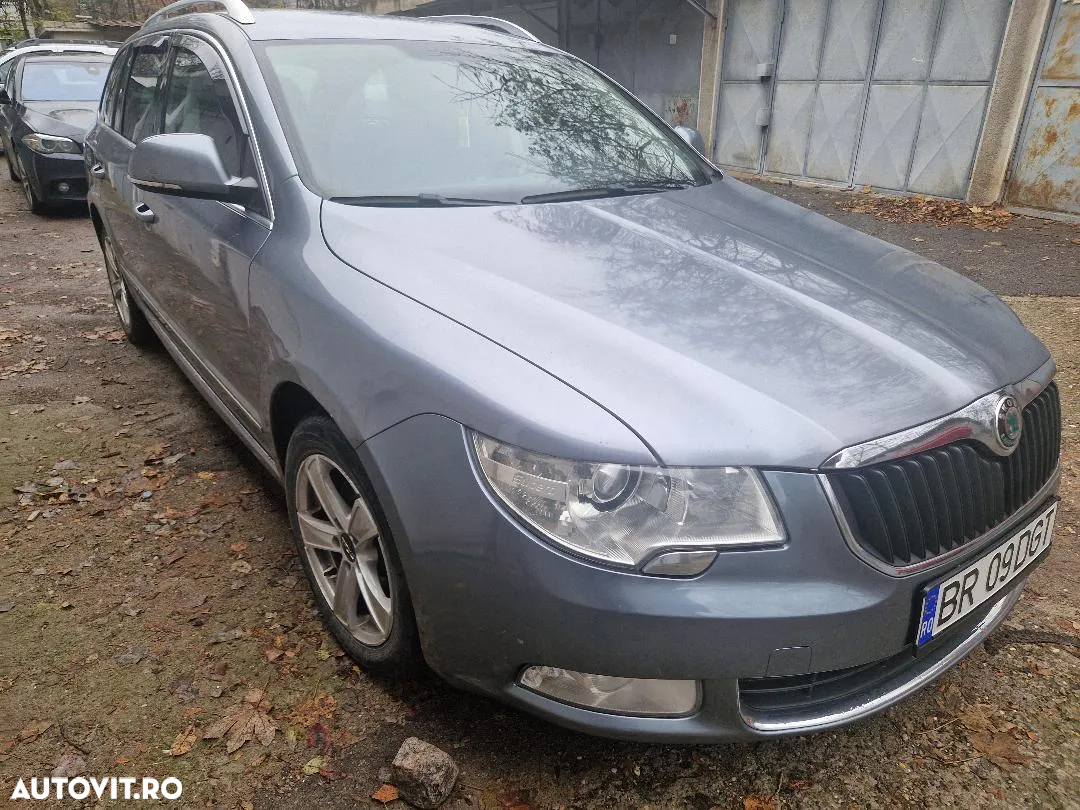 Skoda Superb Combi 2.0 TDI Elegance DSG - 4