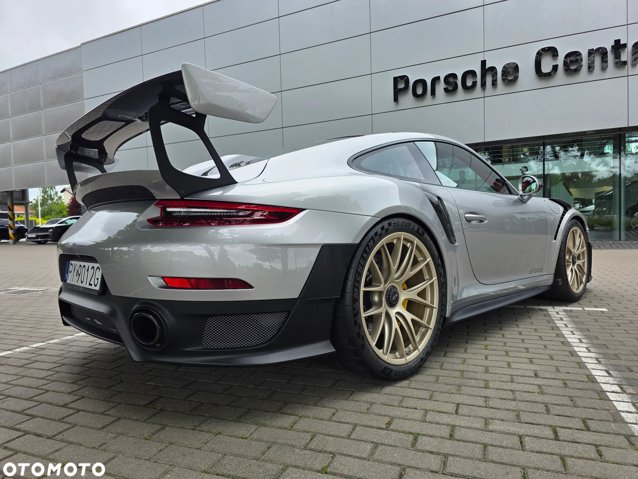 Porsche 911 GT2 RS - 19