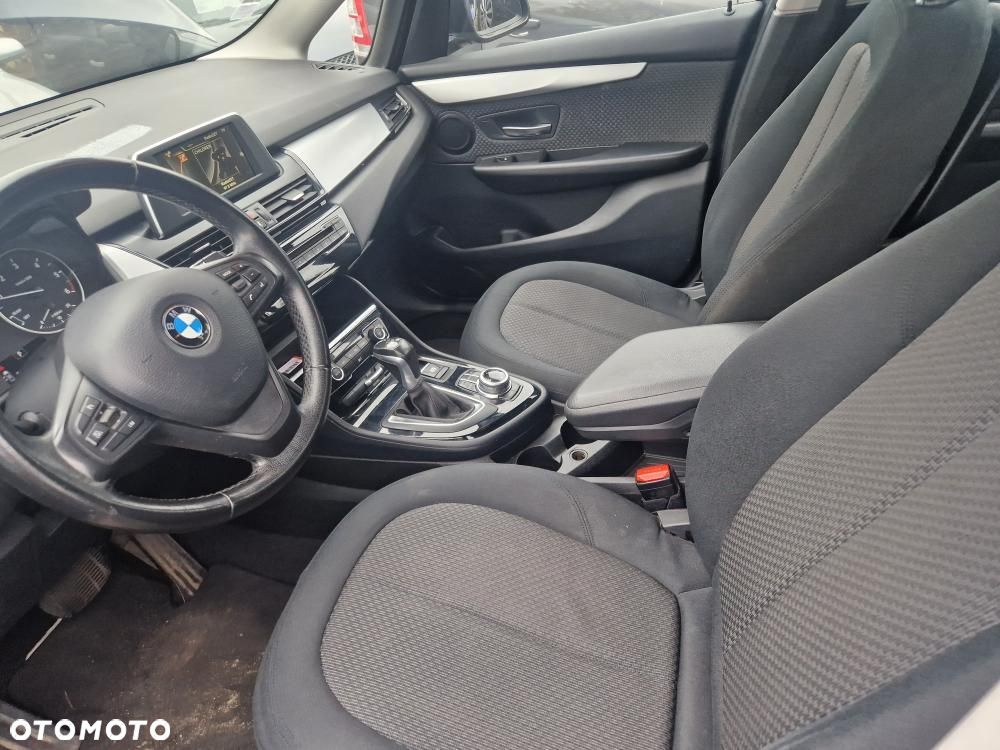 BMW Seria 2 218d - 10