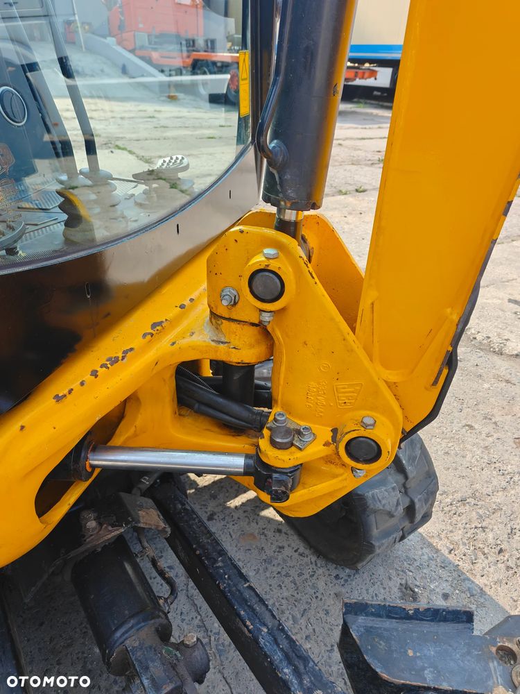 JCB 8018 gravemaster - 11