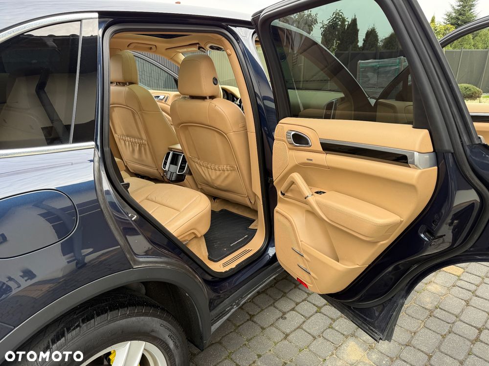Porsche Cayenne - 25