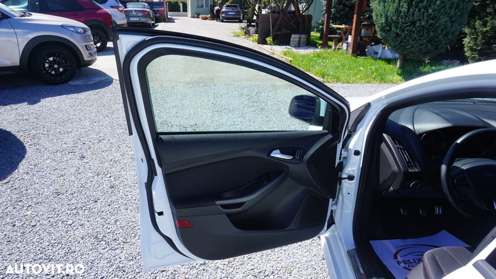 Ford Focus 1.0 EcoBoost Start-Stopp-System ST-LINE DESIGN - 6