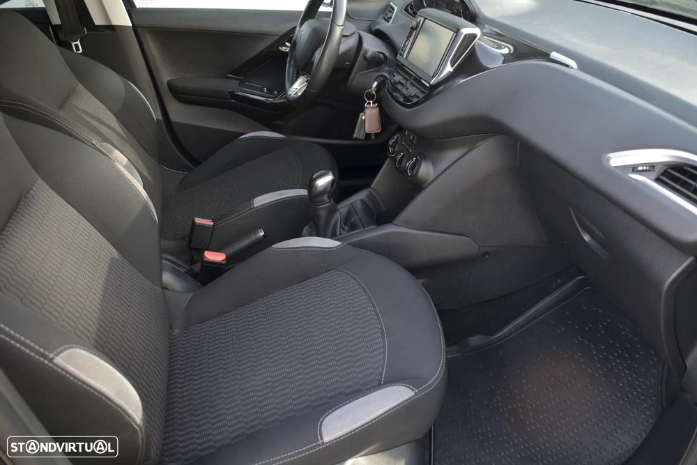 Peugeot 208 1.2 VTi SE Style - 16