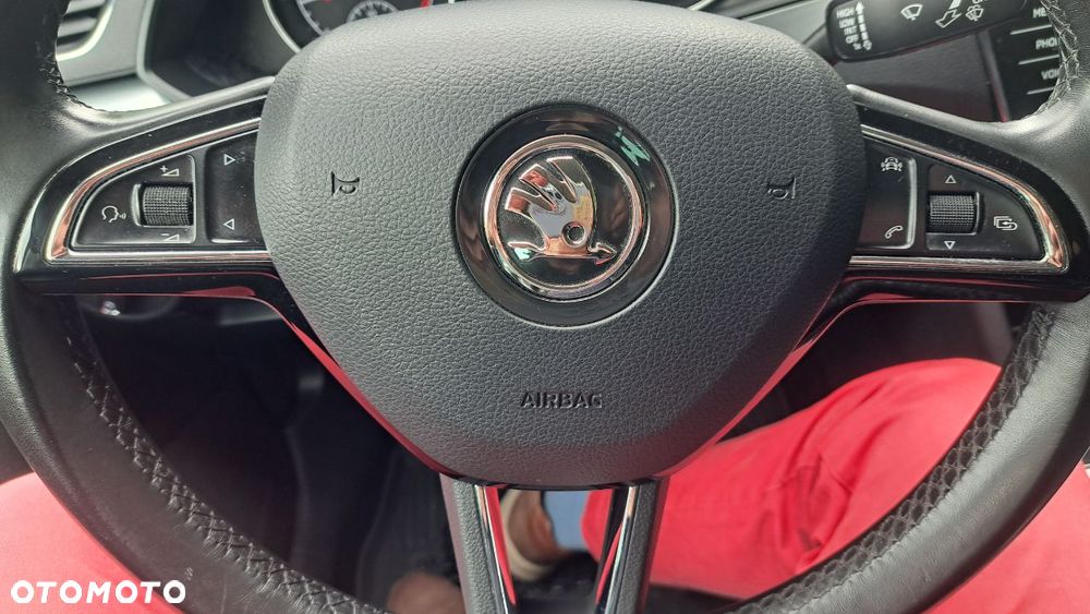Skoda Superb 2.0 TDI SCR 4x4 Ambition DSG - 19