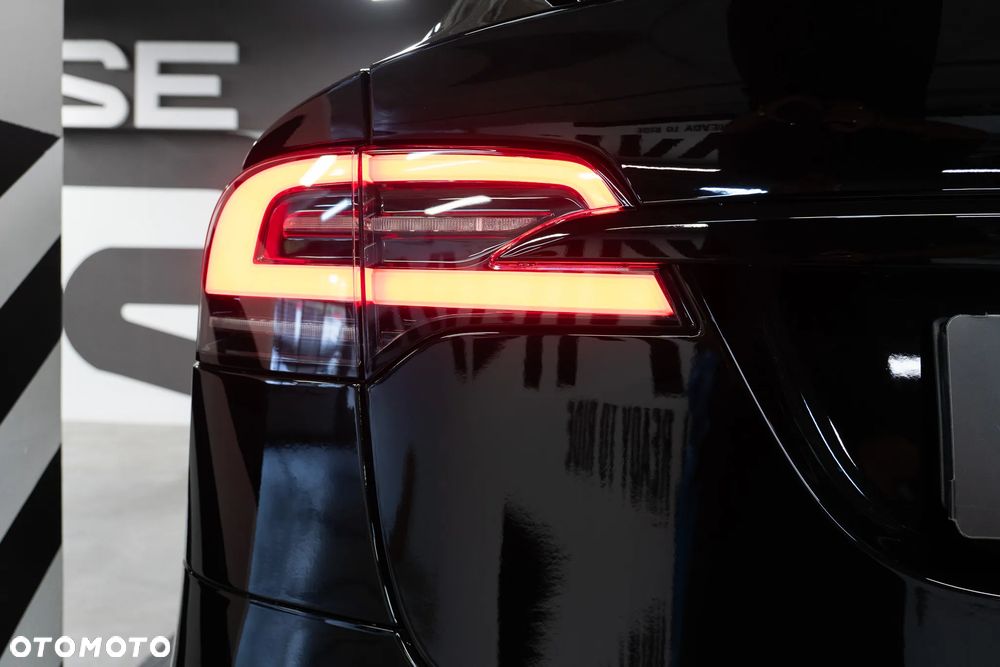 Tesla Model X - 27