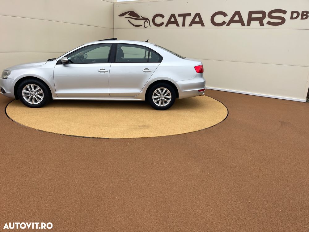 Volkswagen Jetta 1.6 TDI Blue Motion Technology Life - 8