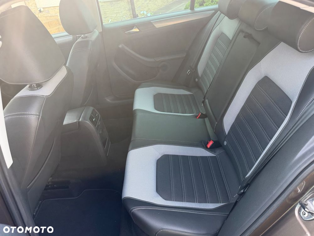 Volkswagen Jetta 1.6 TDI DSG Highline - 13