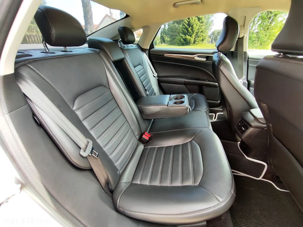 Ford Fusion - 8
