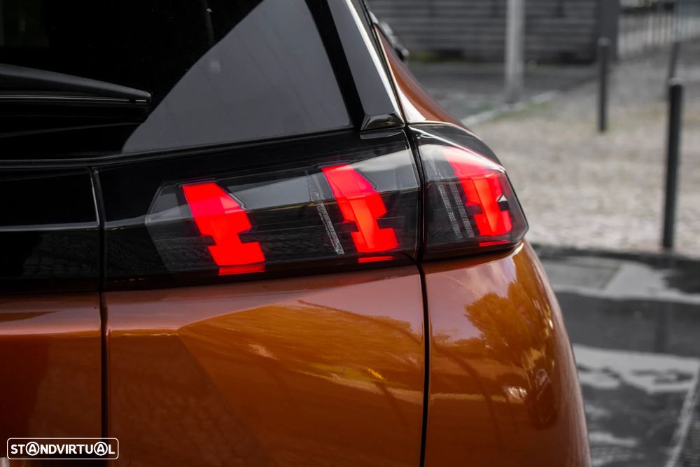 Peugeot 2008 1.5 BlueHDi Allure EAT8 - 11