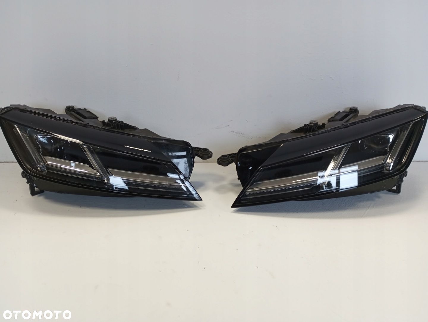 LAMPA FULL LED MATRIX AUDI TT 8S0 8S0941036 8S0941035 - 1