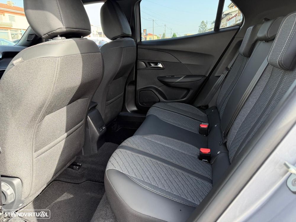 Peugeot 2008 1.2 Hybrid Allure e-DCS6 - 11