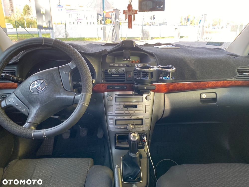 Toyota Avensis 1.8 VVT-i Terra - 2