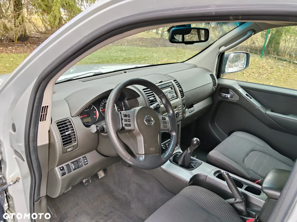 Nissan Pathfinder 2.5 D XE - 13