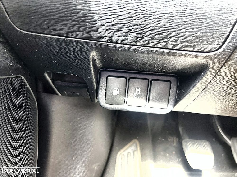 Toyota Avensis SW 2.2 D-4D - 38