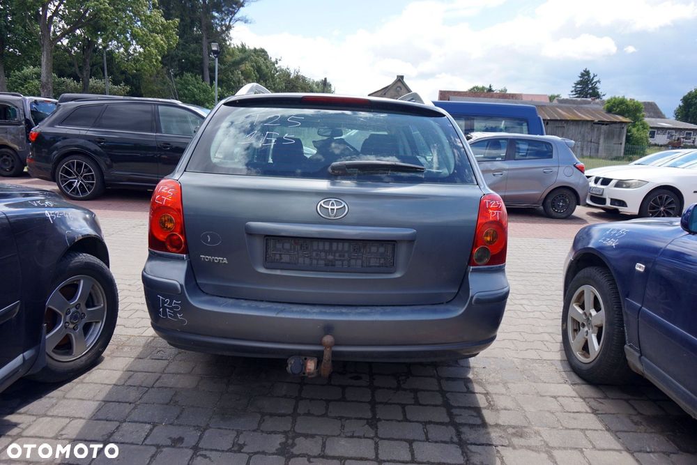 TOYOTA AVENSIS II T25 KOMBI 2004 1E5 2.0 D4D 1CD-FTV 115KM E357 SZARY na części - 4
