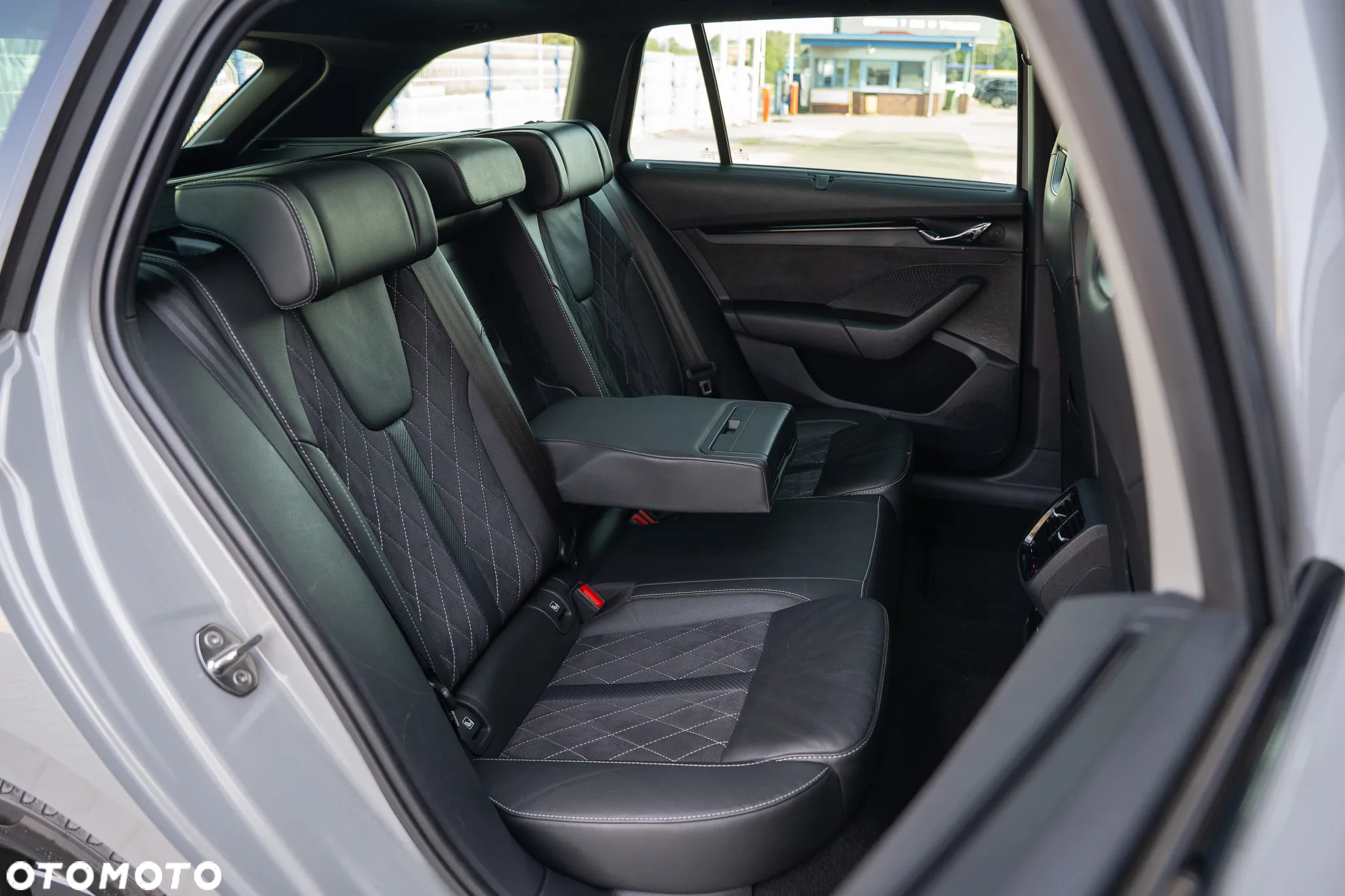 Skoda Superb 2.0 TDI 4x4 DSG Sportline - 35