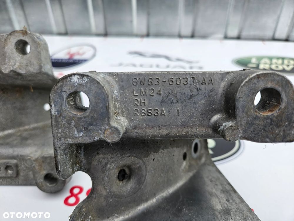 Jaguar XJ 351 3.0 SC 306PS 340 KM 5.0 508PN 385 KM 5.0 SC 510KM 508PS Łapa silnika prawa lewa Mocowanie silnika prawe lewe Stelaż Łapa 8W83-6037-AA 8W83-6037-AB 8W83-6061-AA - 7