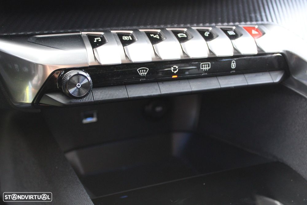 Peugeot 3008 1.2 PureTech Active - 28