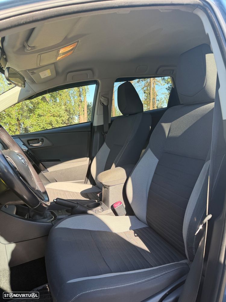 Toyota Auris 1.6 D-4D Exclusive - 12