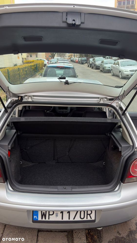 Volkswagen Polo 1.4 16V Comfortline - 12