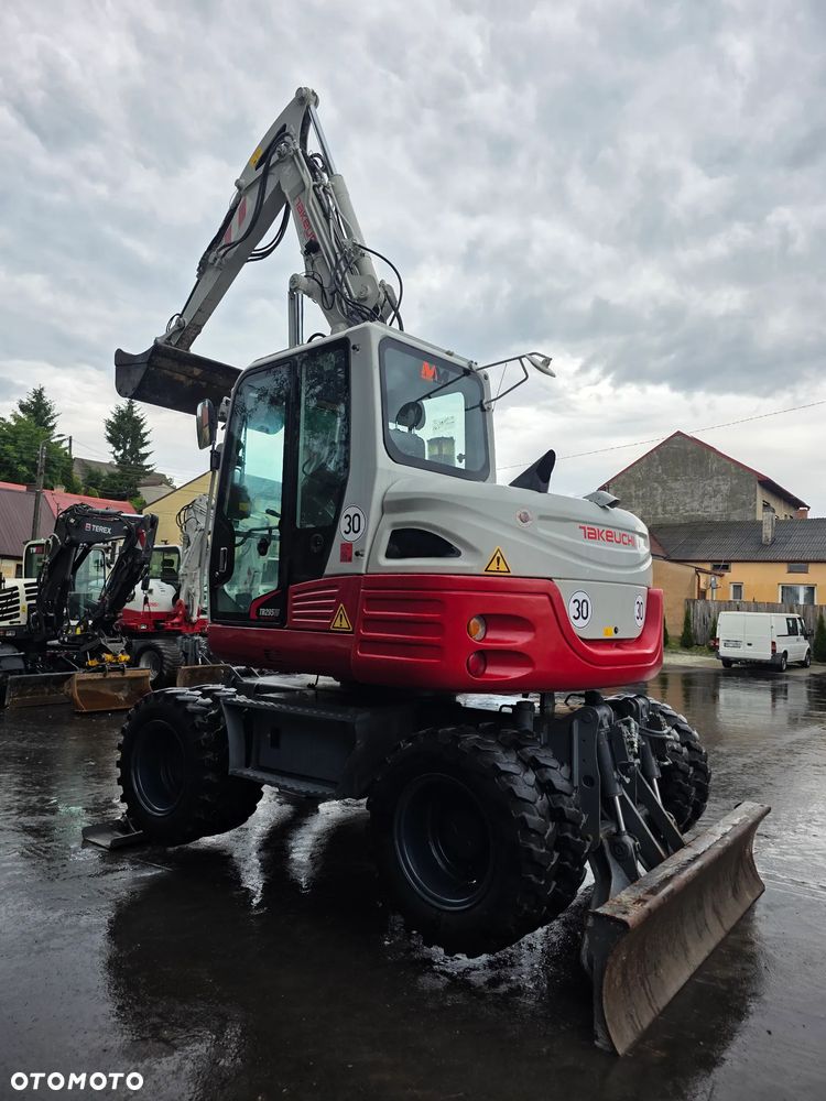 Takeuchi TB 295W Powertilt - 12