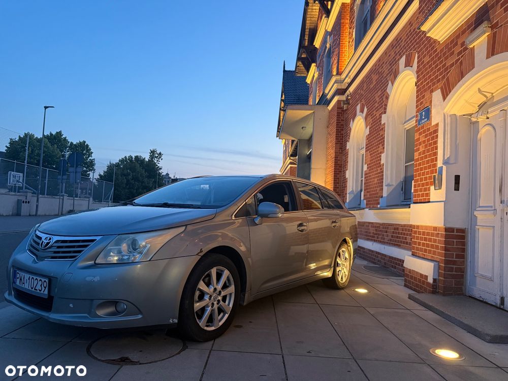 Toyota Avensis 2.0 D-4D Sol - 2