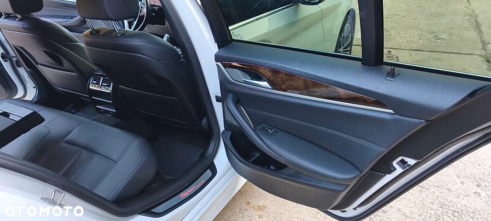 BMW Seria 5 530i Sport Line - 27