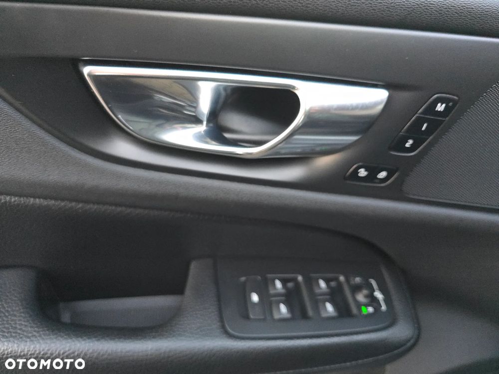 Volvo V60 T6 AWD Recharge Plus Dark - 17