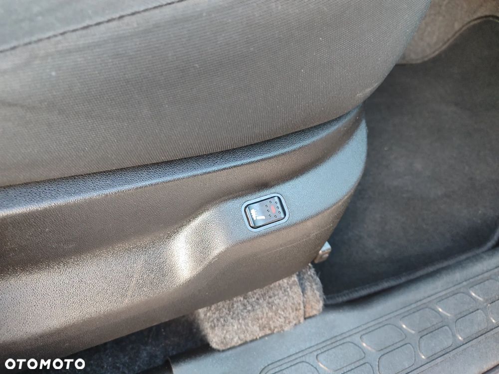 Opel Combo 1.6 CDTI Cosmo Eu6 - 22