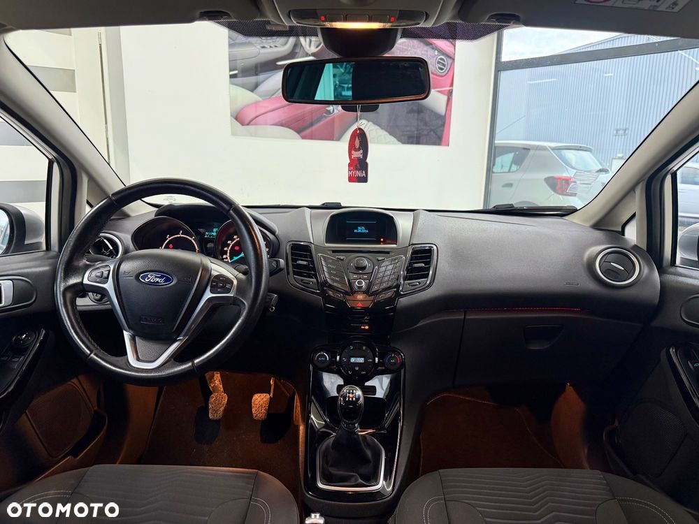 Ford Fiesta - 25