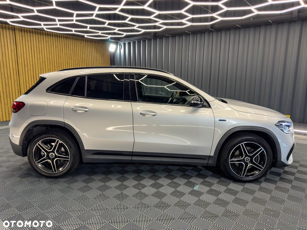 Mercedes-Benz GLA - 16