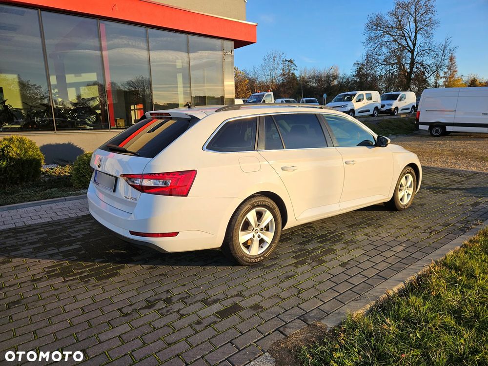 Skoda Superb 2.0 TDI Ambition - 2