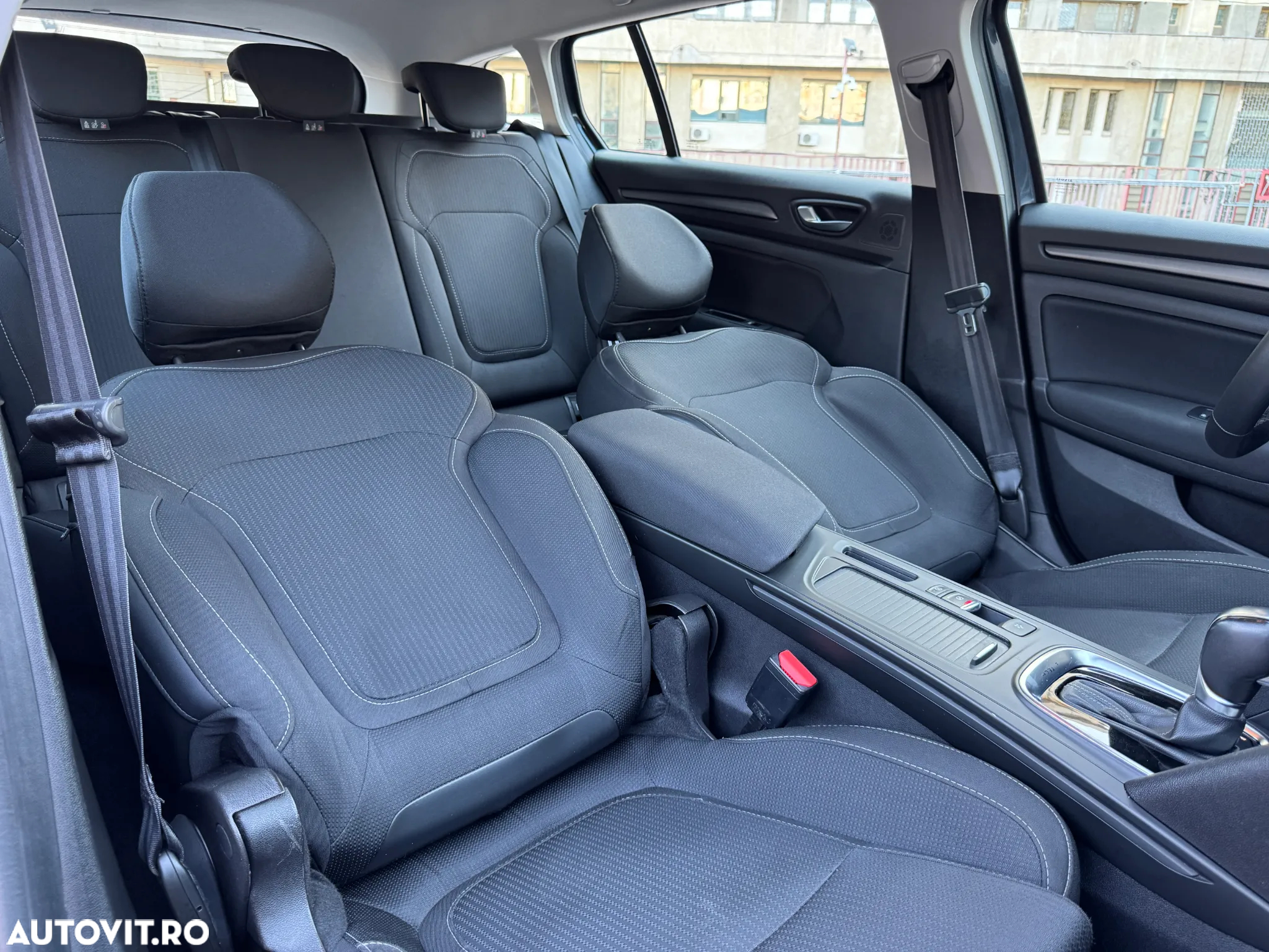 Renault Megane Grandtour E-TECH Plug-in 160 BUSINESS EDITION - 16