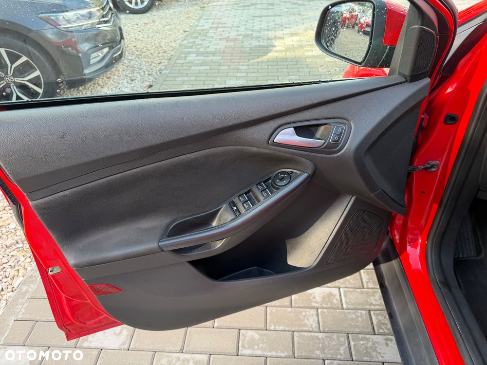 Ford Focus 1.5 TDCi SYNC Edition - 18