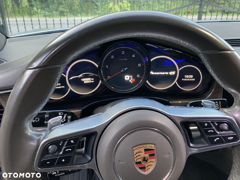Porsche Panamera 4S - 17