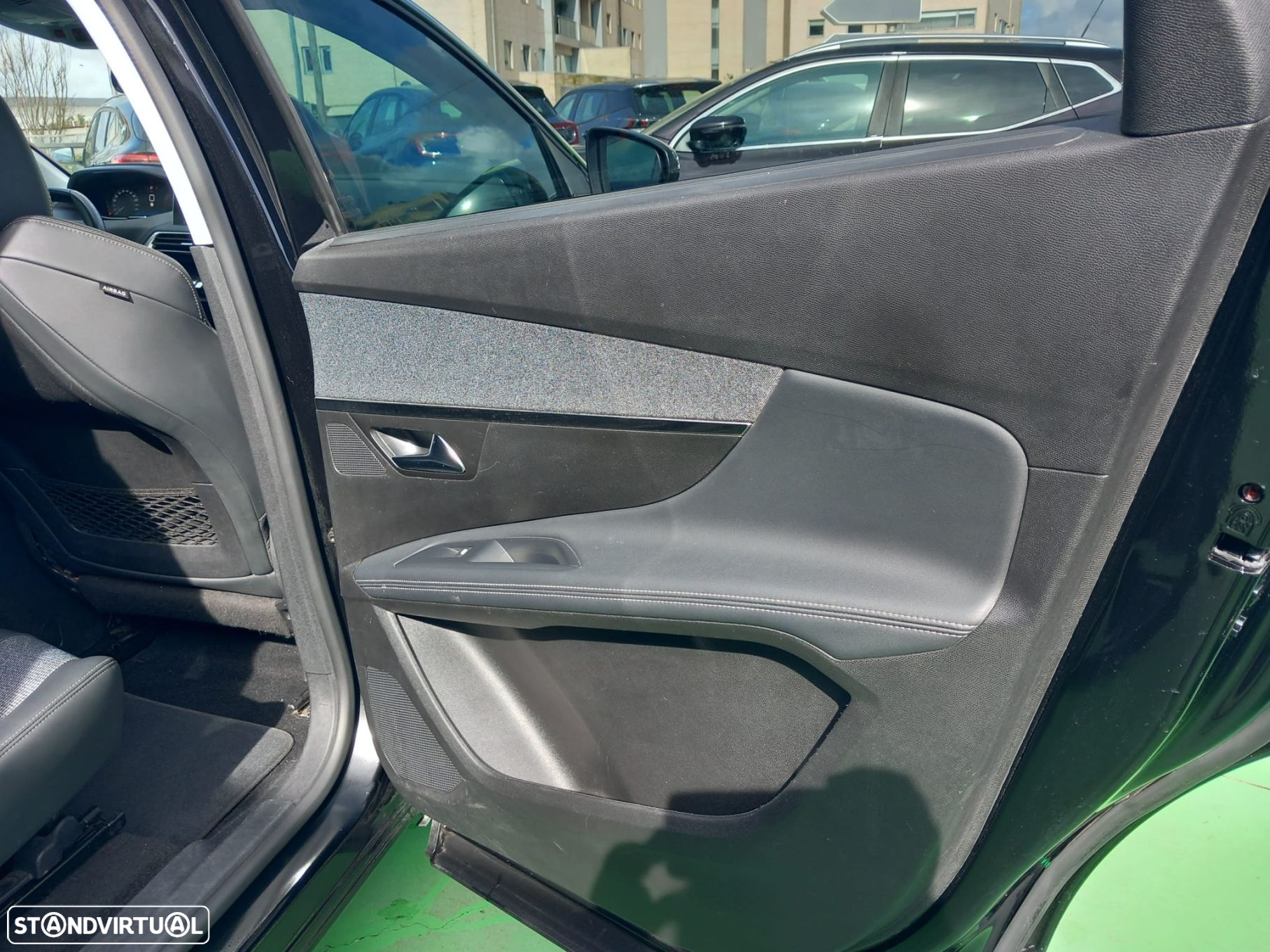 Peugeot 5008 1.5 BlueHDi Allure Pack EAT8 - 21