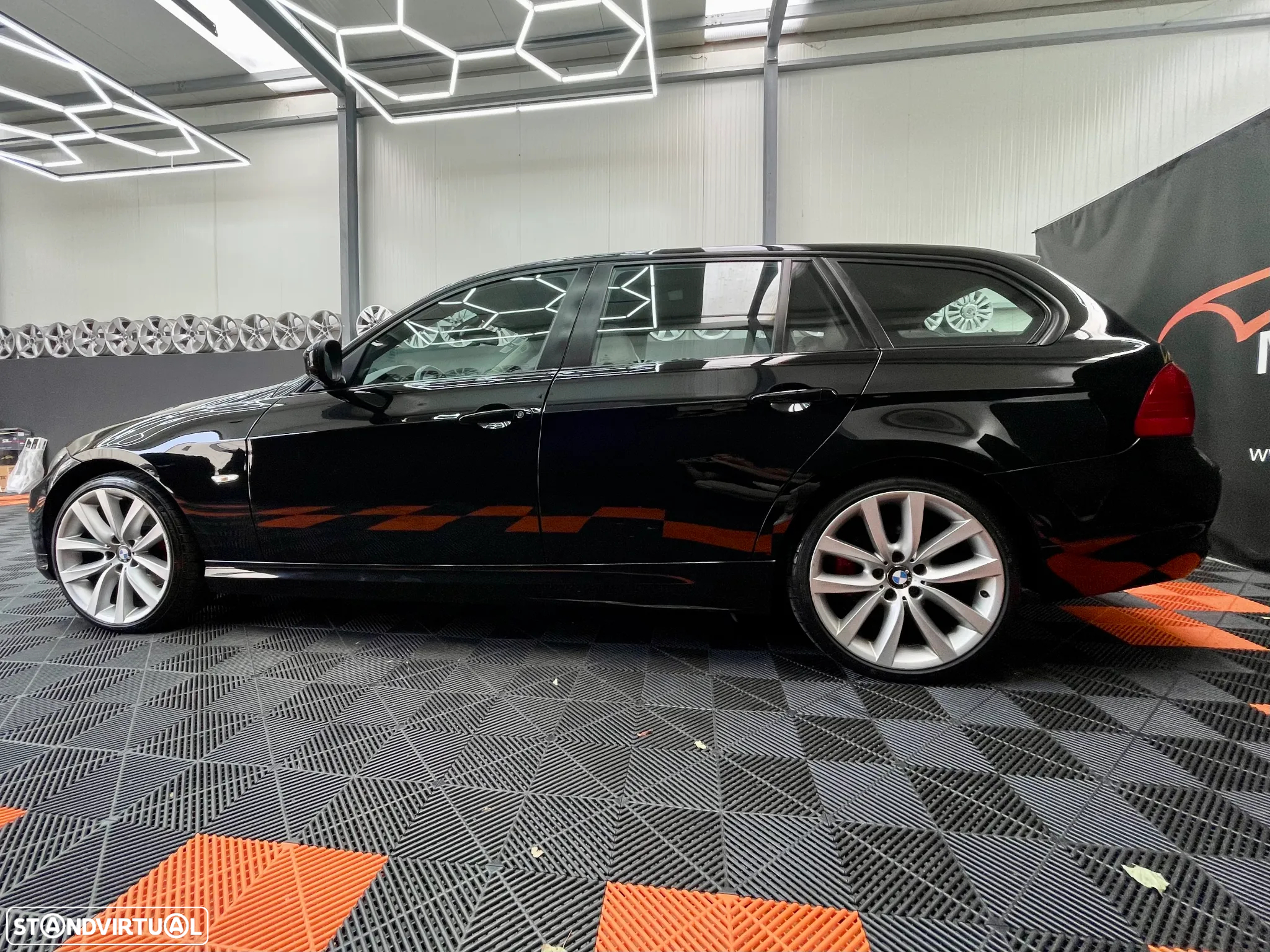 BMW 320 d Touring xDrive Navigation Auto - 4