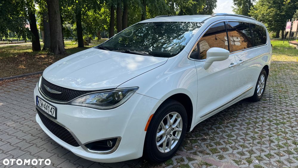Chrysler Pacifica - 4