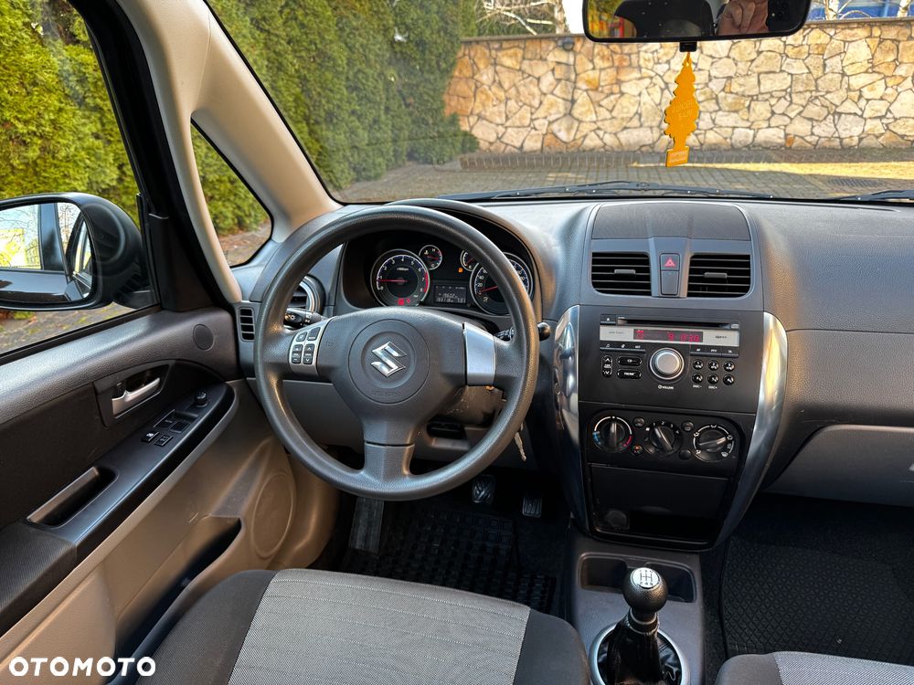 Suzuki SX4 1.6 Premium - 11