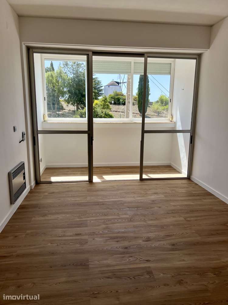 Apartamento T2 na Estrada de Caselas, 88 - Grande imagem: 2/15