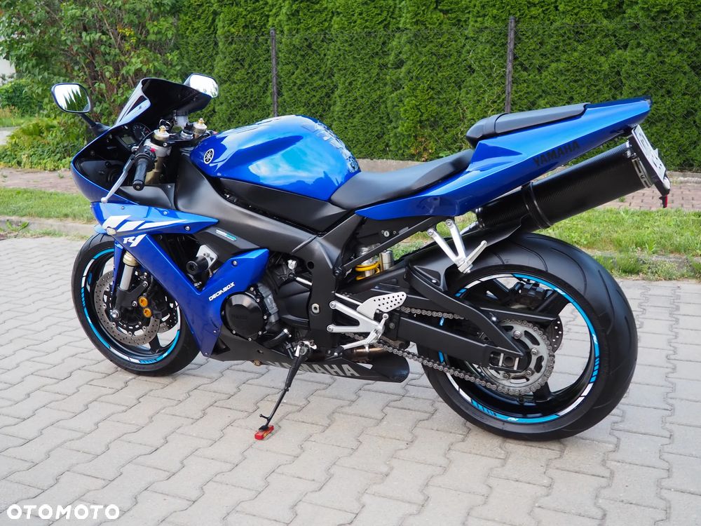 Yamaha R1 - 9