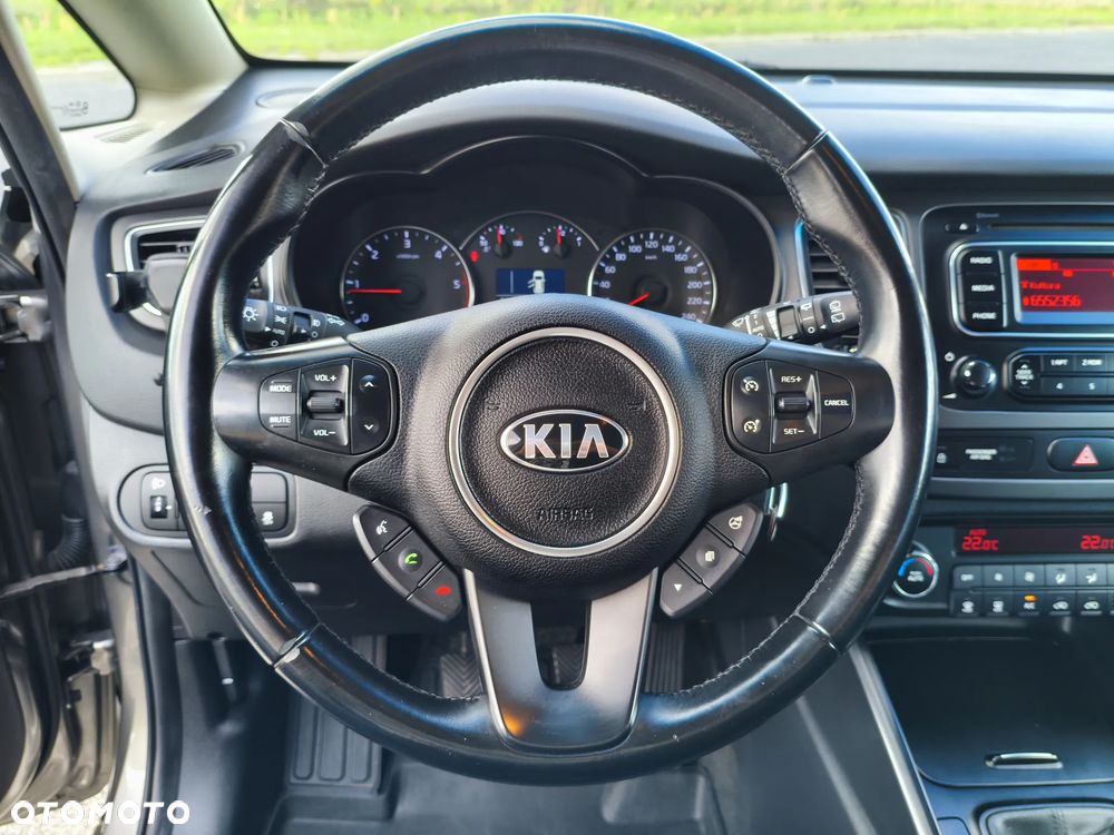 Kia Carens - 12