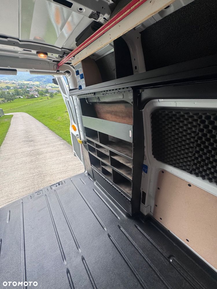 Ford Tourneo Custom - 9