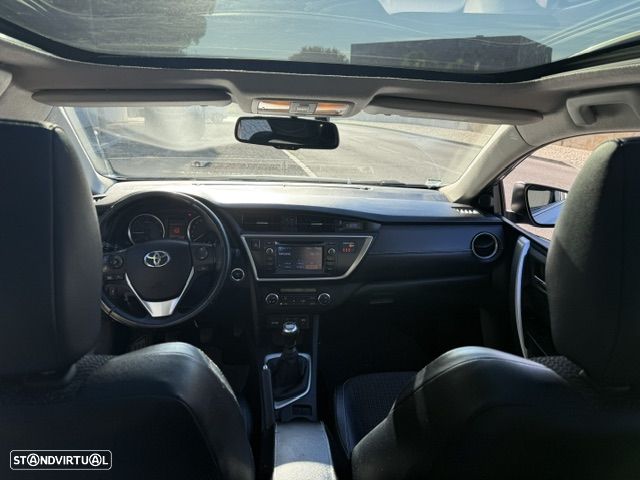 Toyota Auris Touring Sports 1.4 D-4D Exclusive+Skyview - 12