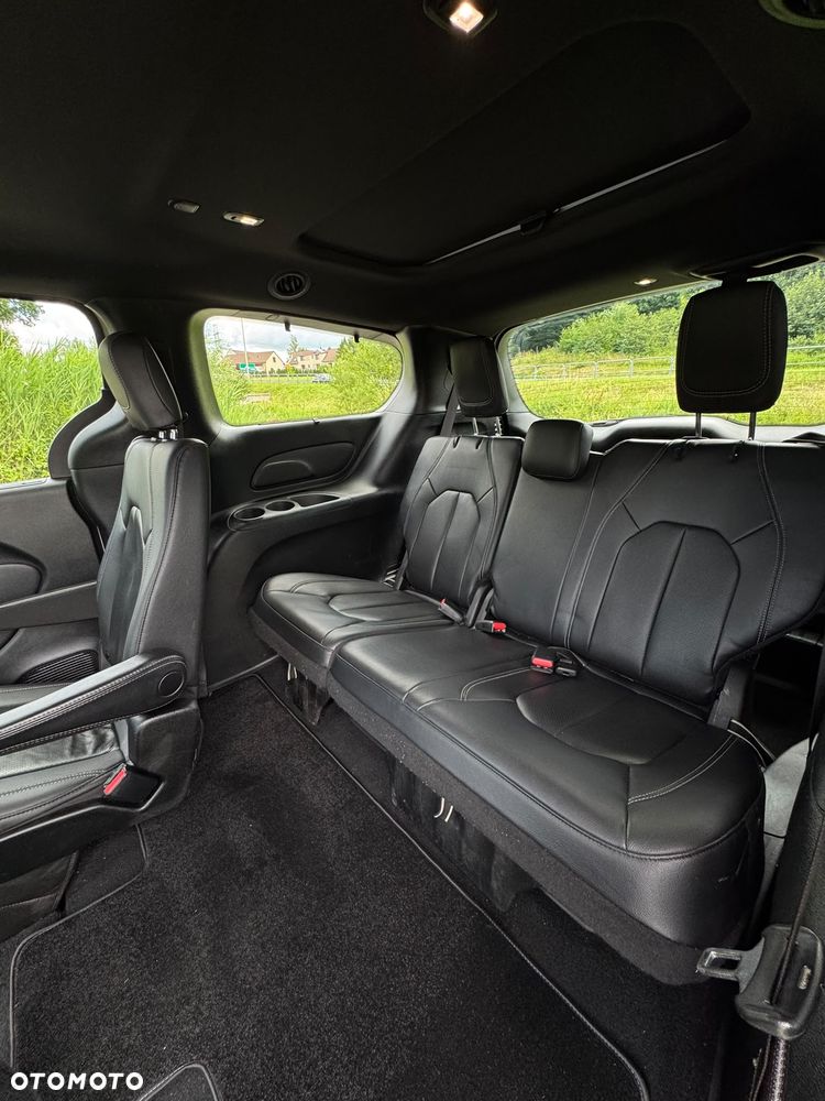 Chrysler Pacifica - 36