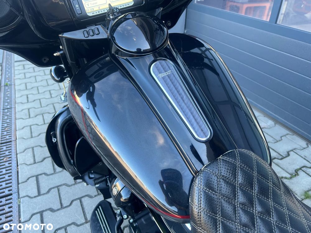 Harley-Davidson Touring Street Glide - 21